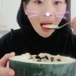 大半夜吃瓜视频,揭秘大半夜吃瓜视频背后的秘密