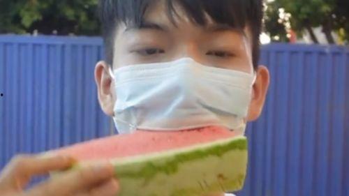 口罩吃瓜,揭秘疫情中的社会百态